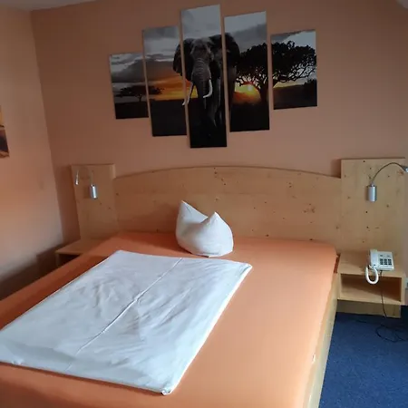 Zum Schwarzen Bär 3*